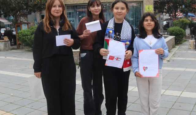 Taşovalı çocuklar yazdıkları mektup ve harçlıklarını Gazze'deki yaşıtlarına gönderdi