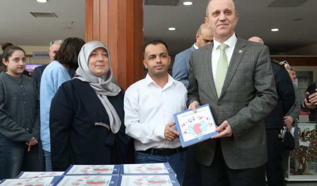 Trabzon'da böbrek hastası çocukların hazırladığı kitaplar tanıtıldı