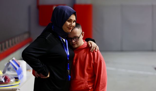 Trabzon'da yaşayan down sendromlu Emre'nin ikinci evi spor salonu oldu