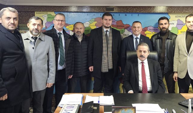 AK Parti Artvin Milletvekili Faruk Çelik, Hopa'da ziyaretlerde bulundu