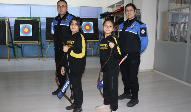 Amasyalı çocuklar, geleneksel Türk okçuluğunu öğreniyor
