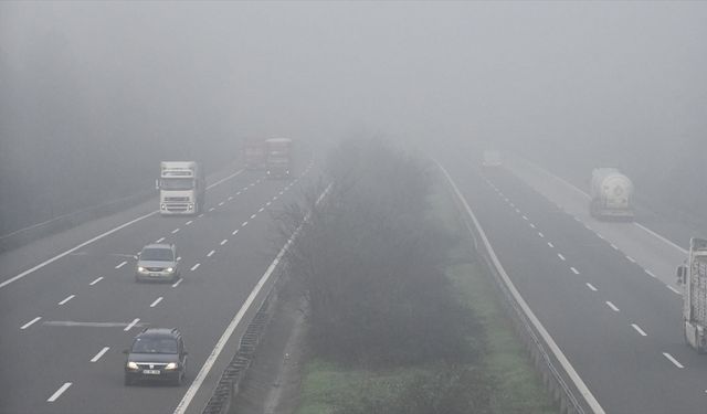 Anadolu Otoyolu'nun Düzce geçişinde sis etkili oldu