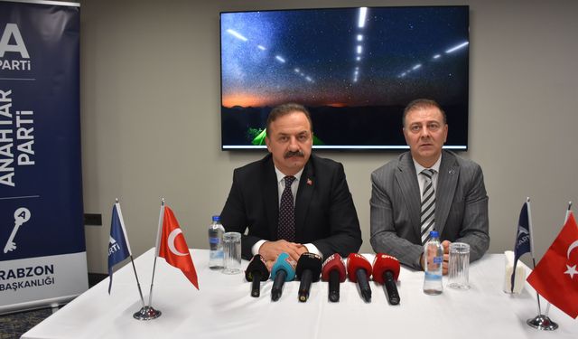 Anahtar Parti Genel Başkanı Ağıralioğlu, Trabzon'da gazetecilerle bir araya geldi