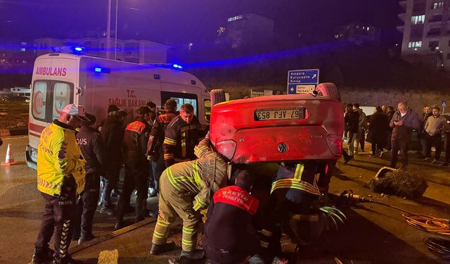Bartın'da polisin 'dur' ihtarına uymayan sürücü kaza yaptı, 3 kişi yaralandı