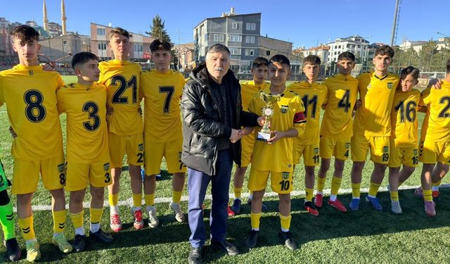 Bayburt Özel İdare Spor U16'da şampiyon oldu