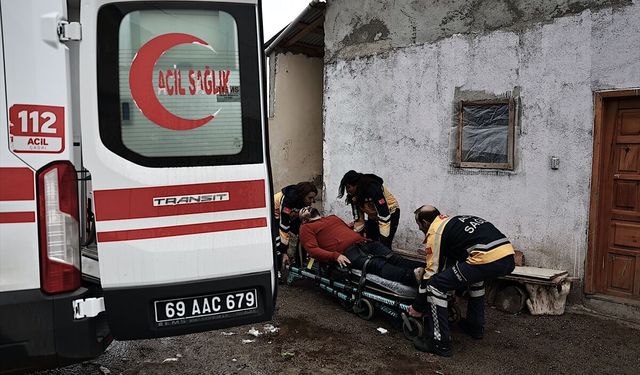 Bayburt'un karlı yollarında kadın paramedikler hayat kurtarmak için zamanla yarışıyor