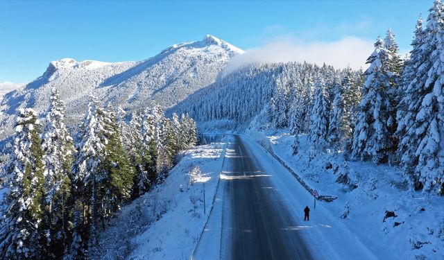 Beyaz örtüyle kaplanan Küre Dağları dron ile görüntülendi