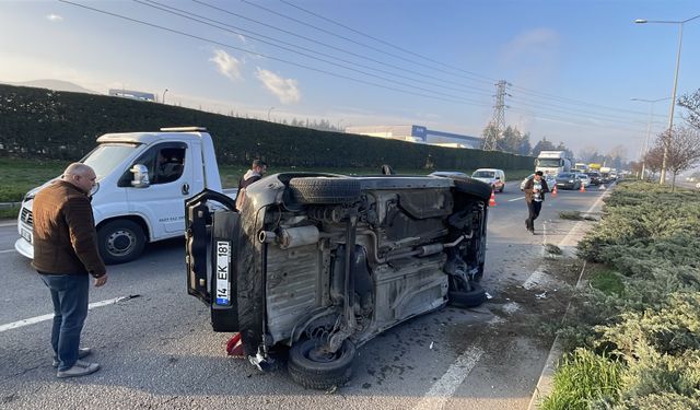 Bolu'da devrilen otomobilin sürücüsü yaralandı