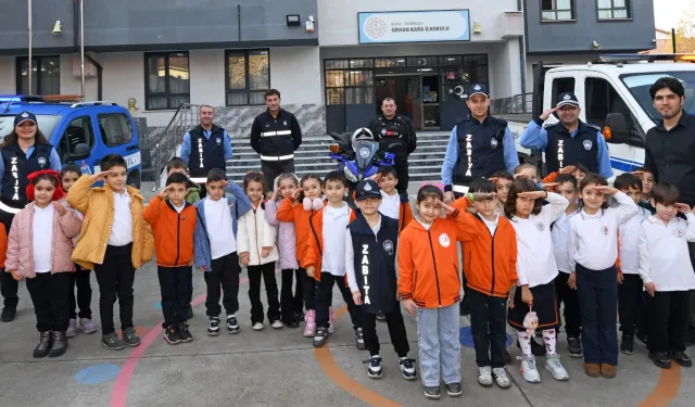 Bursa Osmangazi'de minikler zabıtanın görevlerini öğrendi