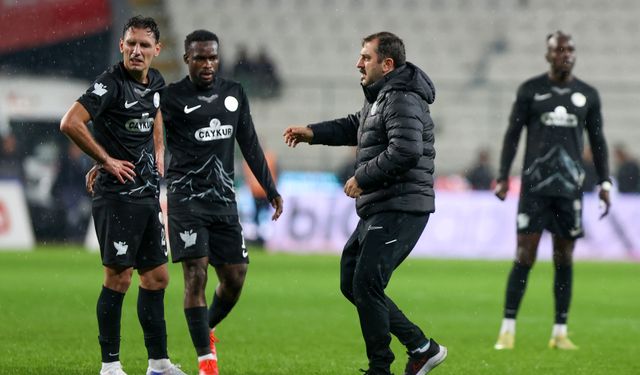 Çaykur Rizespor'da kulüp doktoru rahatsızlanınca yeşil sahada başhekim görev yaptı