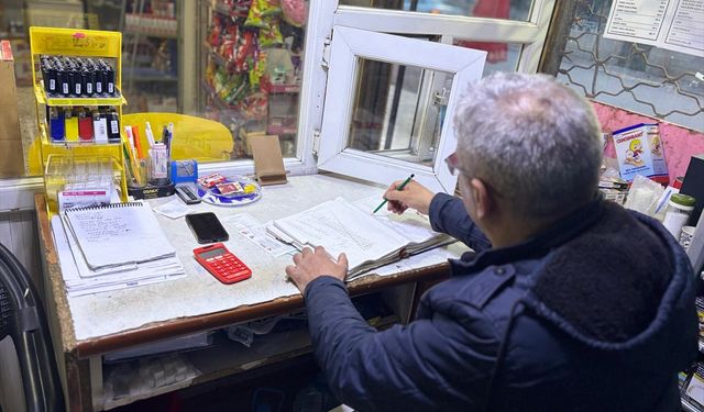 Çorum'da mahalle bakkalındaki 250 bin liralık borç hayırsever çift tarafından ödendi