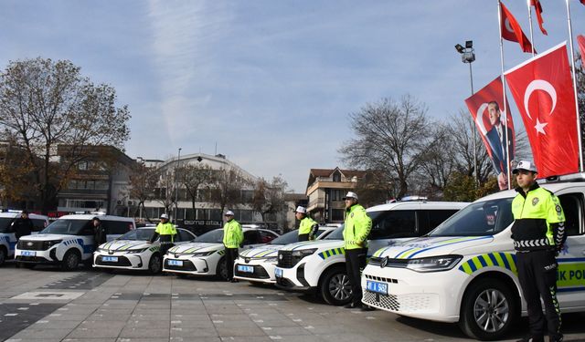 Düzce'de jandarma ve polise tahsis edilen 44 araç hizmete alındı