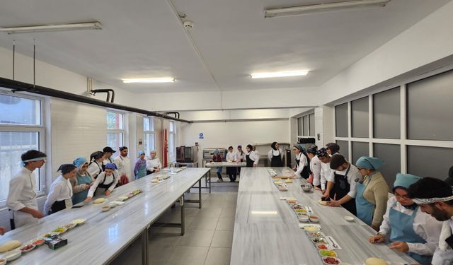 Düzce'de özel bireyler pizza yaptı