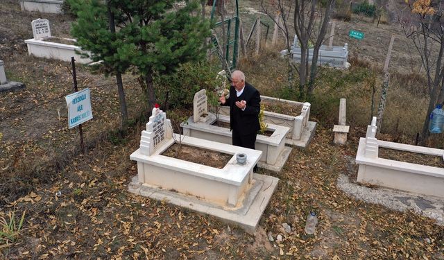 Evlendiği gün gördüğü eşine sevgisi vefatından sonra da bitmedi