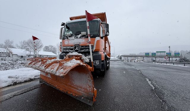 GÜNCELLEME - Makaslayan tır nedeniyle kapanan Anadolu Otoyolu'nun Ankara istikameti ulaşıma açıldı