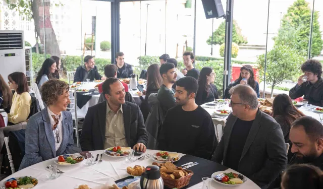 İzmir Bornova'da Gençlik ve Cumhuriyet vurgusu