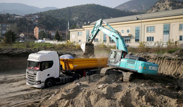 Karabük İdari İşler Savcısı Yılmaz, yapımına başlanan adalet sarayını inceledi