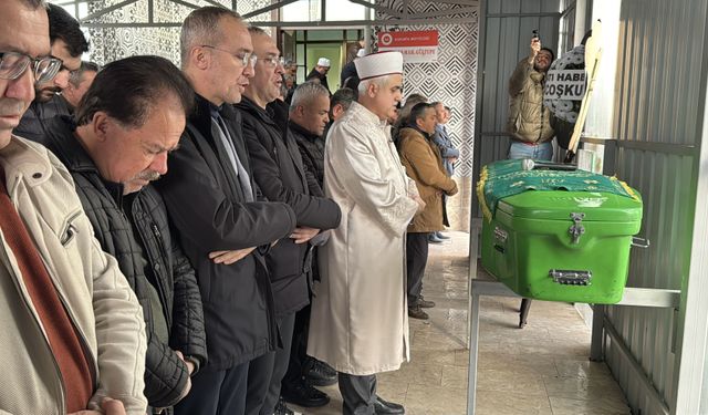 Karabük'te otomobilin refüje devrilmesi sonucu ölen sürücünün cenazesi defnedildi