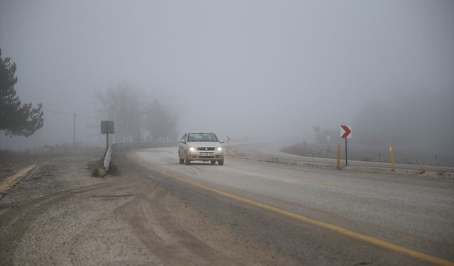 Kastamonu'da sis ulaşımda aksamaya neden oldu