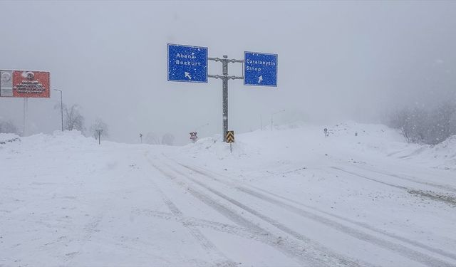 Kastamonu'da yüksek rakımlı bölgeler yoğun kar yağışı altında