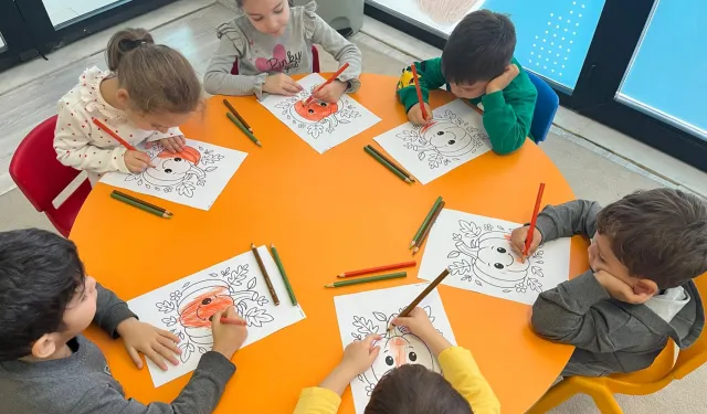 Kocaeli'de anne çocuk aynı kursta eğitimde