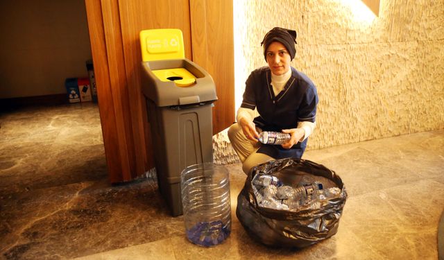 Otelde kullanılan pet şişelerin kapakları engellilere tekerlekli sandalye oluyor