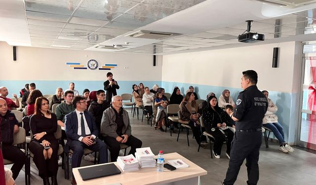 VELİLERE, ‘EVDE GÜVENLİ YAŞAM’ SEMİNERİ