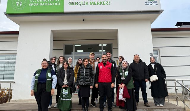 Yeşilay Çorum Şubesi Laçin Gençlik Merkezi'ni ziyaret etti
