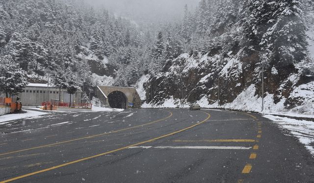 Zigana Dağı'nda kar etkili oldu
