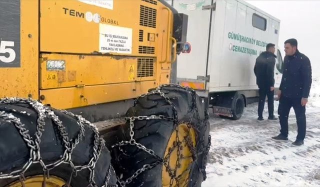Amasya'da cenaze kardan yolu kapanan köye özel idare ekiplerince ulaştırıldı