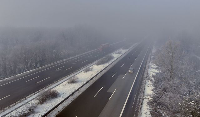 Anadolu Otoyolu'nun Düzce kesiminde sis etkili oldu