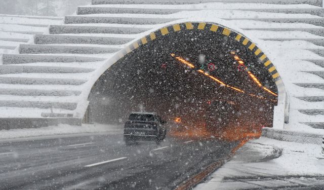 Anadolu Otoyolu'nun Düzce ve Bolu kesiminde kar yağıyor