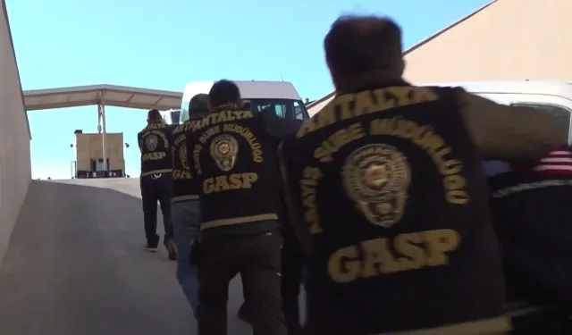 Antalya'da milyon dolarlık kripto para gaspı çetesi çökertildi