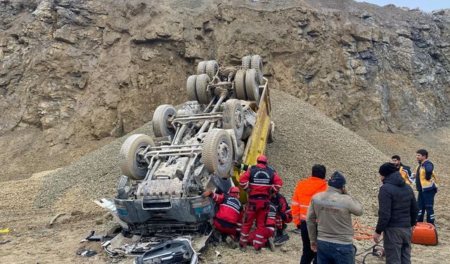 KAMYON SÜRÜCÜSÜ HAYATINI KAYBETTİ