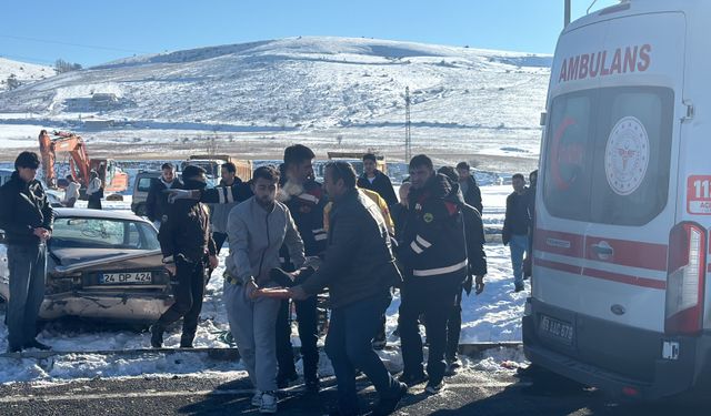 Bayburt'ta zincirleme trafik kazasında 7 kişi yaralandı