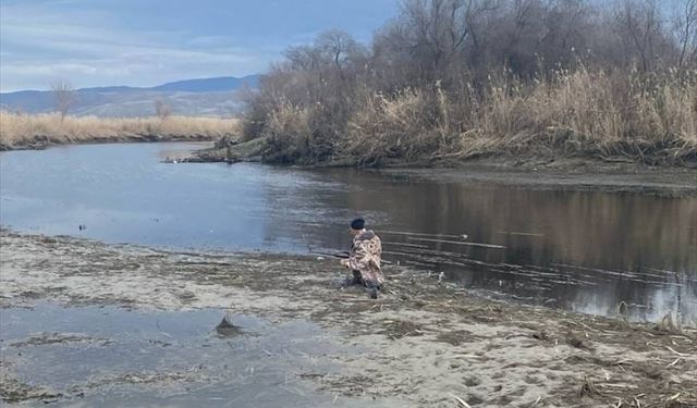 Çorum'da avlanırken bataklığa saplanan kişiyi jandarma kurtardı