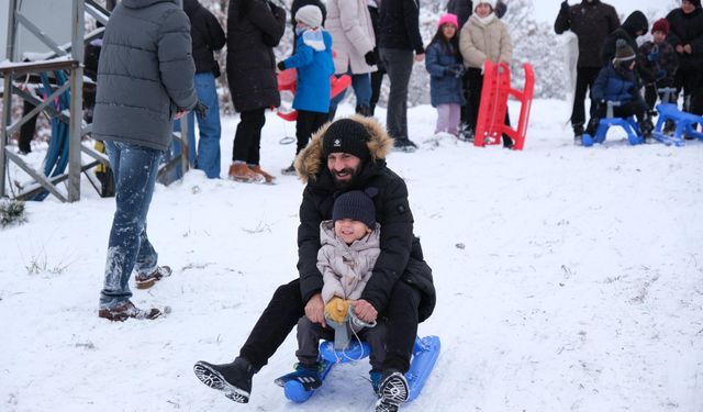 Çorum'da vatandaşlar karın tadını kartopu oynayarak çıkardı