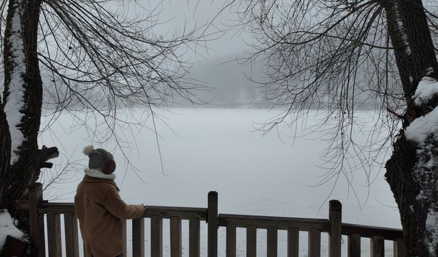 Çubuk ilçesindeki Karagöl Tabiat Parkı karda vakit geçirmek isteyenleri ağırladı