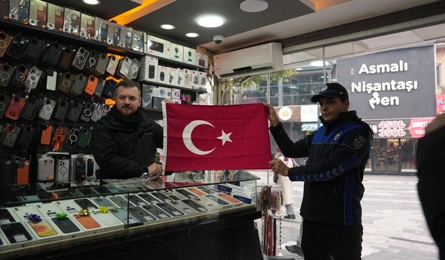 Düzce'de terör örgütü YPG/SDG yandaşlarının sınır hattında Türk bayrağına saldırısına tepki