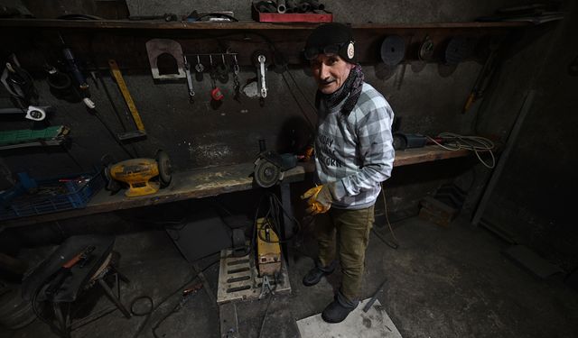 Düzceli usta, 35 yıldır ürettiği Mengen sobalarıyla evleri ısıtıyor