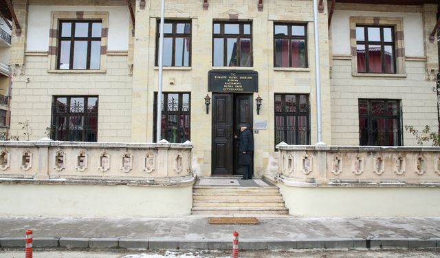 Emekli akademisyen hayatını memleketini araştırmaya adadı