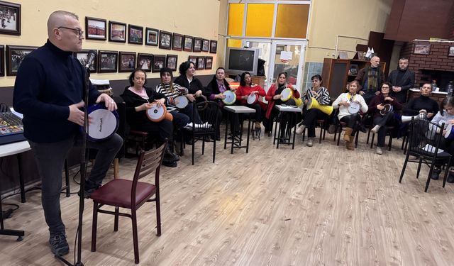 KADINLAR HAYATIN RİTMİNİ DARBUKAYLA TUTUYOR