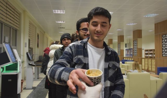 Gümüşhane'de üniversite öğrencilerine 'herle' ikram edildi