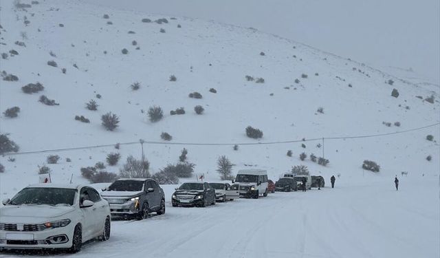 GÜNCELLEME - Gümüşhane-Erzincan kara yolu kontrollü olarak ulaşıma açıldı