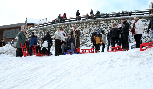 Ilgaz Yurduntepe Kayak Merkezi'nde yarıyıl tatili yoğunluğu yaşanıyor