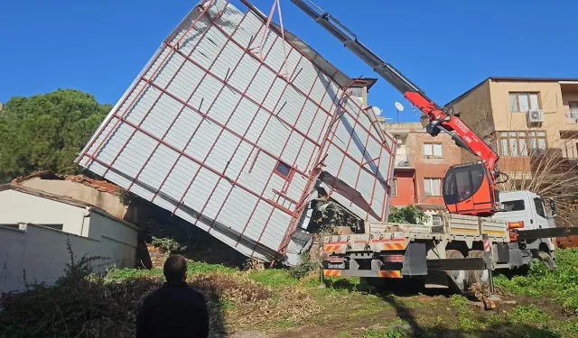 İzmir Büyükşehir'den sağanak ve fırtına mesaisi