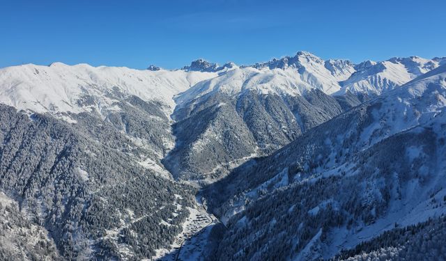 Kaçkar Dağları'nda 'heliski' heyecanı devam ediyor
