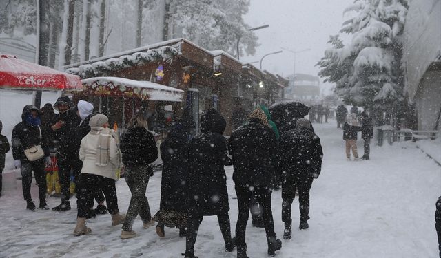 Karadeniz'deki 3 ilde 233 köy yolu ulaşıma kapandı