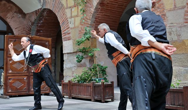 Kastamonu'nun yöresel halk oyunu 'Sepetçioğlu'nu emekliler yaşatıyor
