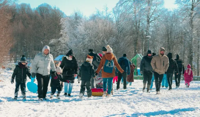 Kocaeli Kuzuyayla'da kar keyfi kış masalına dönüştü